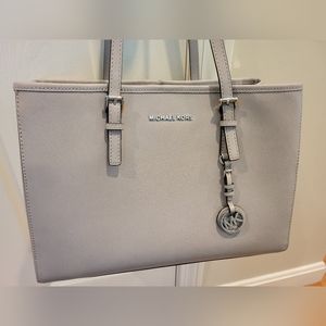 Michael kors Jet Set Travel Large East West Tote in Pearl Grey